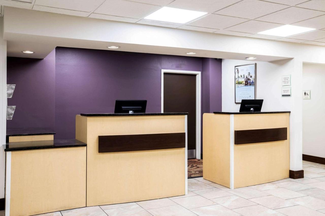 La Quinta Inn By Wyndham Davenport & Conference Center Extérieur photo