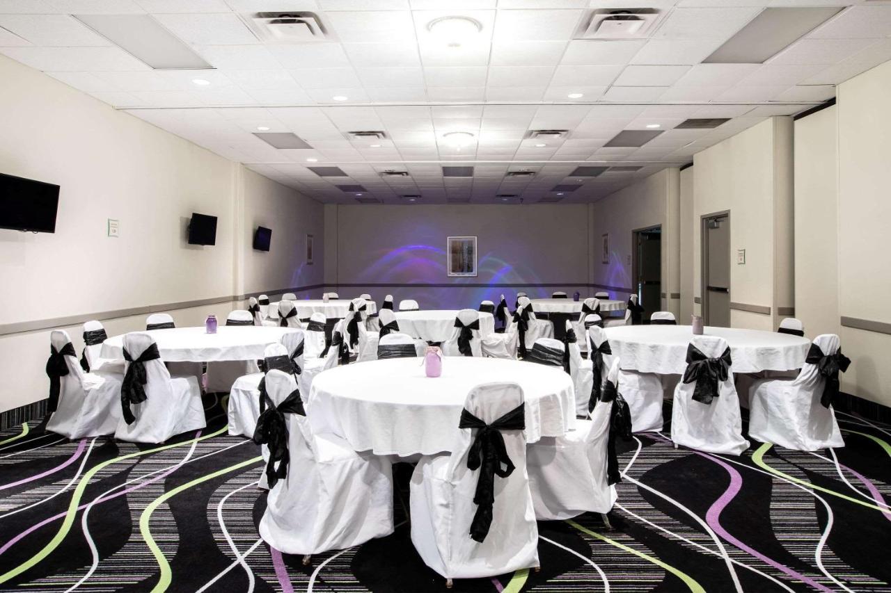 La Quinta Inn By Wyndham Davenport & Conference Center Extérieur photo