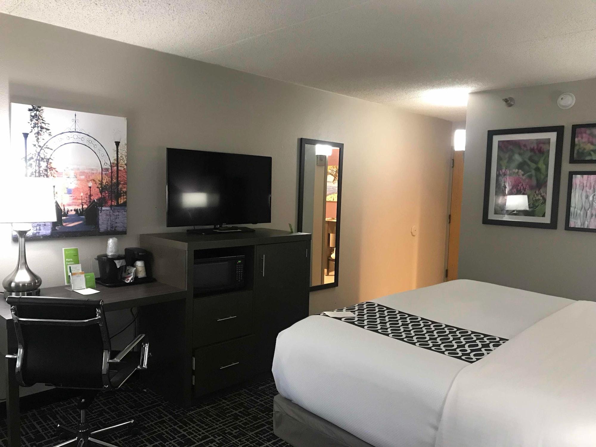 La Quinta Inn By Wyndham Davenport & Conference Center Extérieur photo